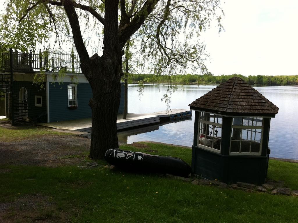 ホテル ウィンドスウェプト オン ザ トレント Campbellford エクステリア 写真