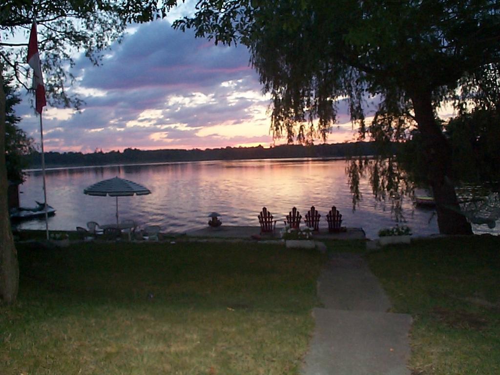 ホテル ウィンドスウェプト オン ザ トレント Campbellford エクステリア 写真